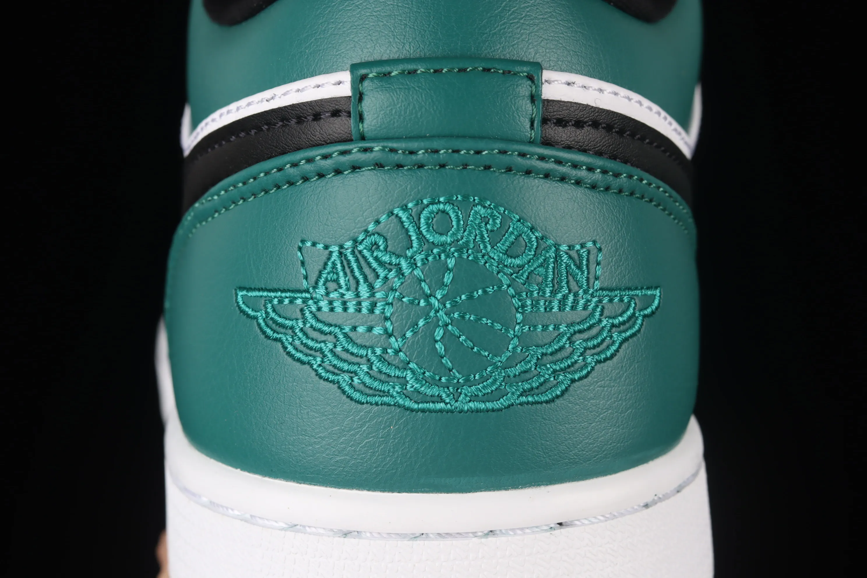 All categories Air Jordan Jordan series basketball shoes Air Jordan 1 Low G version pure original Air Jordan 1 Low AJ1 Joe 1 black and green toe low-top cultural basketball shoes 553558-113